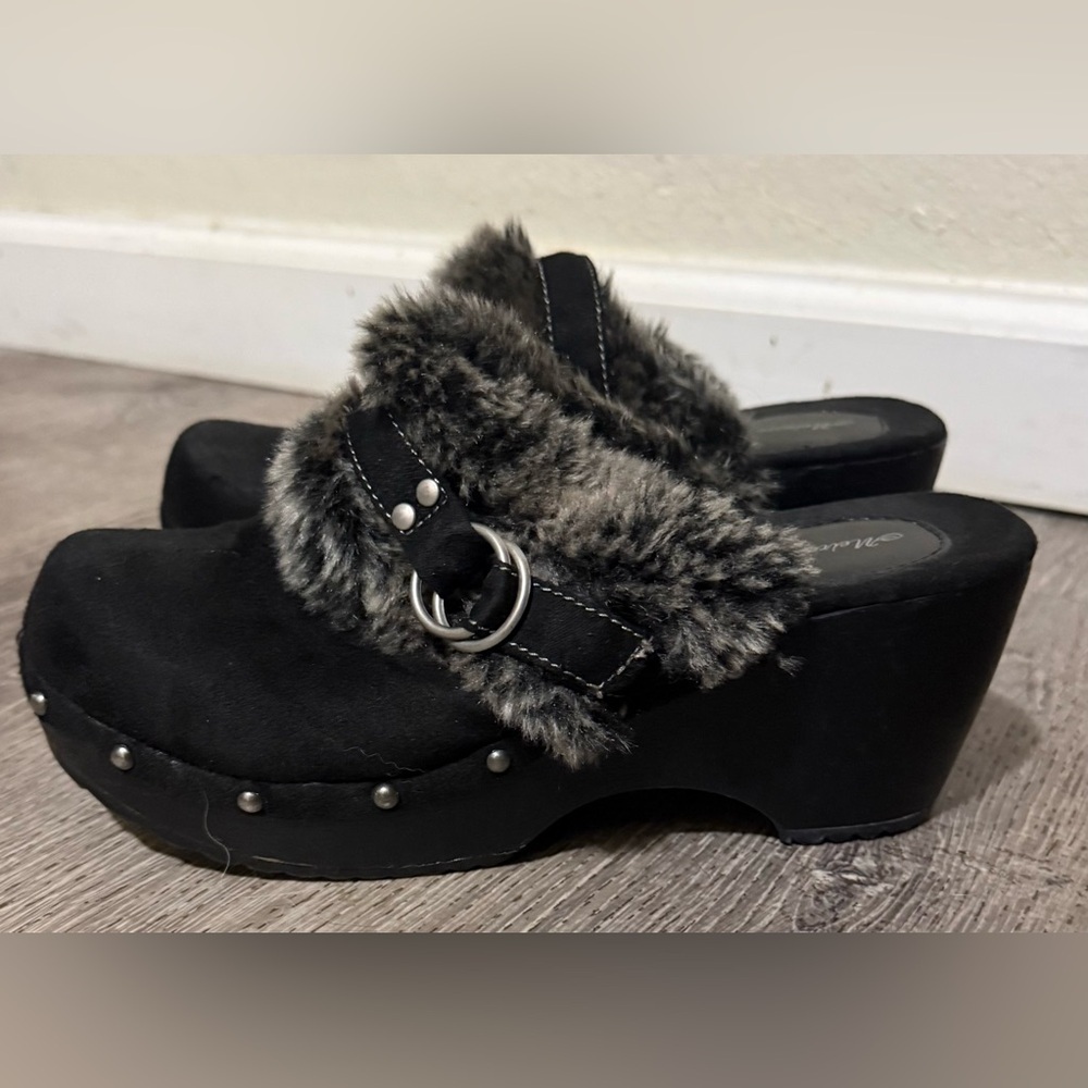 Melrose Ave Faux Fur Lined Studded Clogs | Cozy Winter Shoes | Size 7.5 - Picture 4 of 6